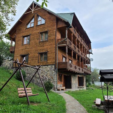 Гуцульська Хата Hotel Yaremche Exterior foto