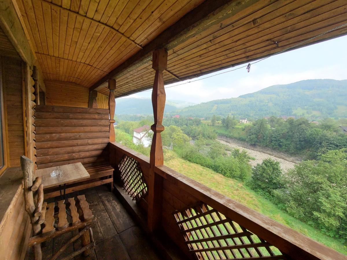 Гуцульська Хата Hotel Yaremche Exterior foto