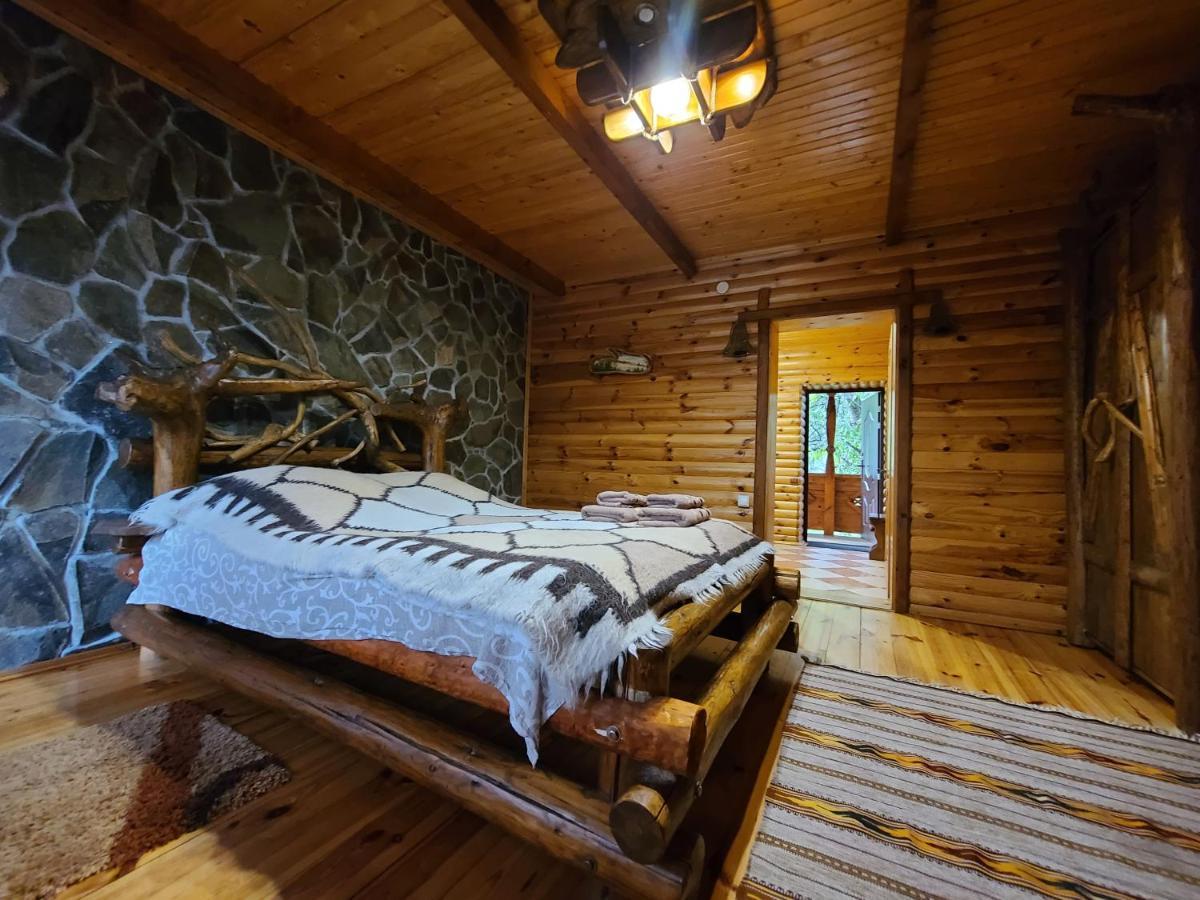 Гуцульська Хата Hotel Yaremche Exterior foto