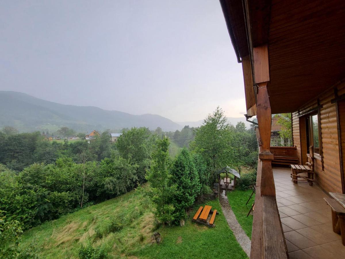 Гуцульська Хата Hotel Yaremche Exterior foto