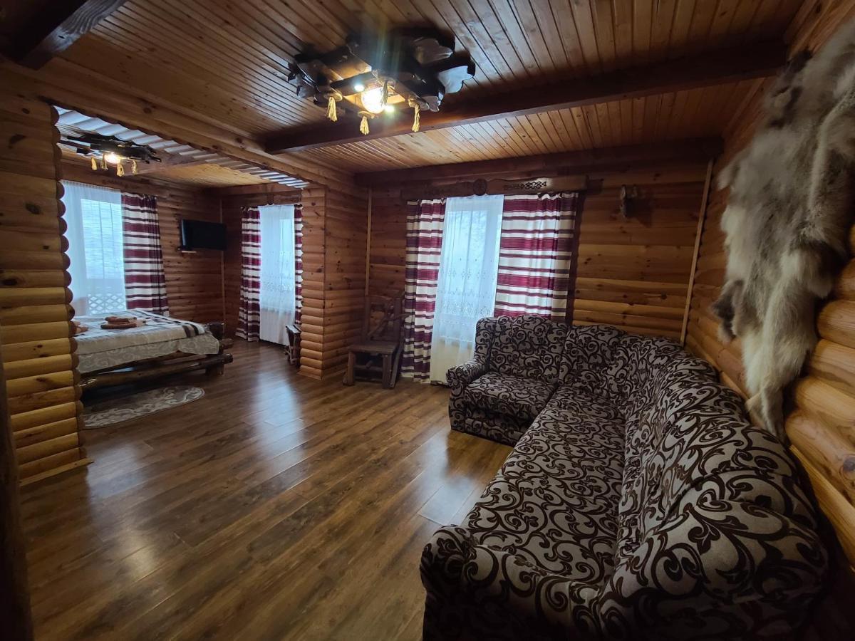 Гуцульська Хата Hotel Yaremche Exterior foto