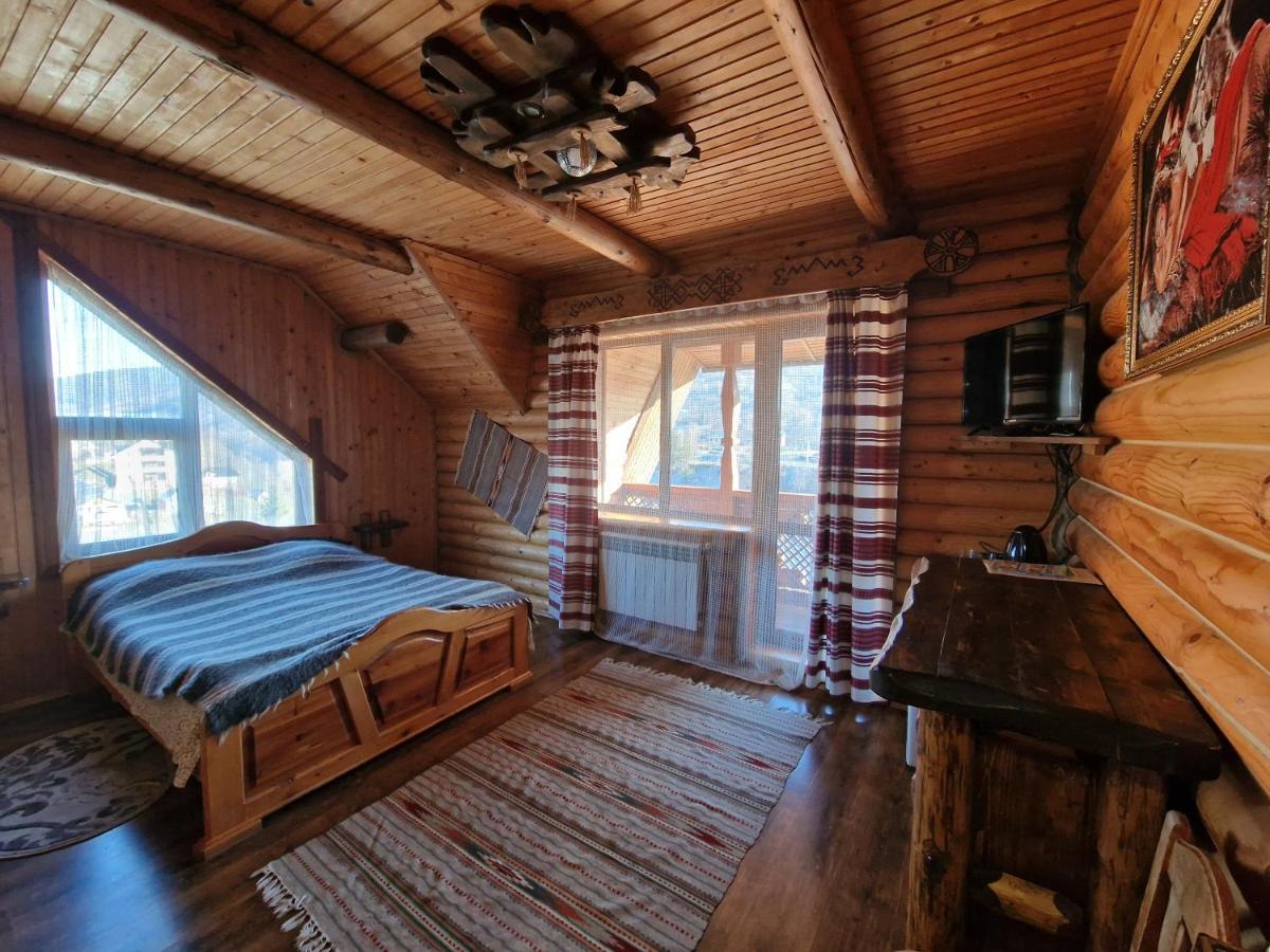 Гуцульська Хата Hotel Yaremche Exterior foto