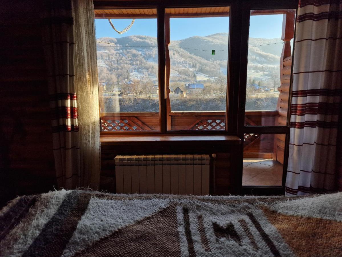 Гуцульська Хата Hotel Yaremche Exterior foto