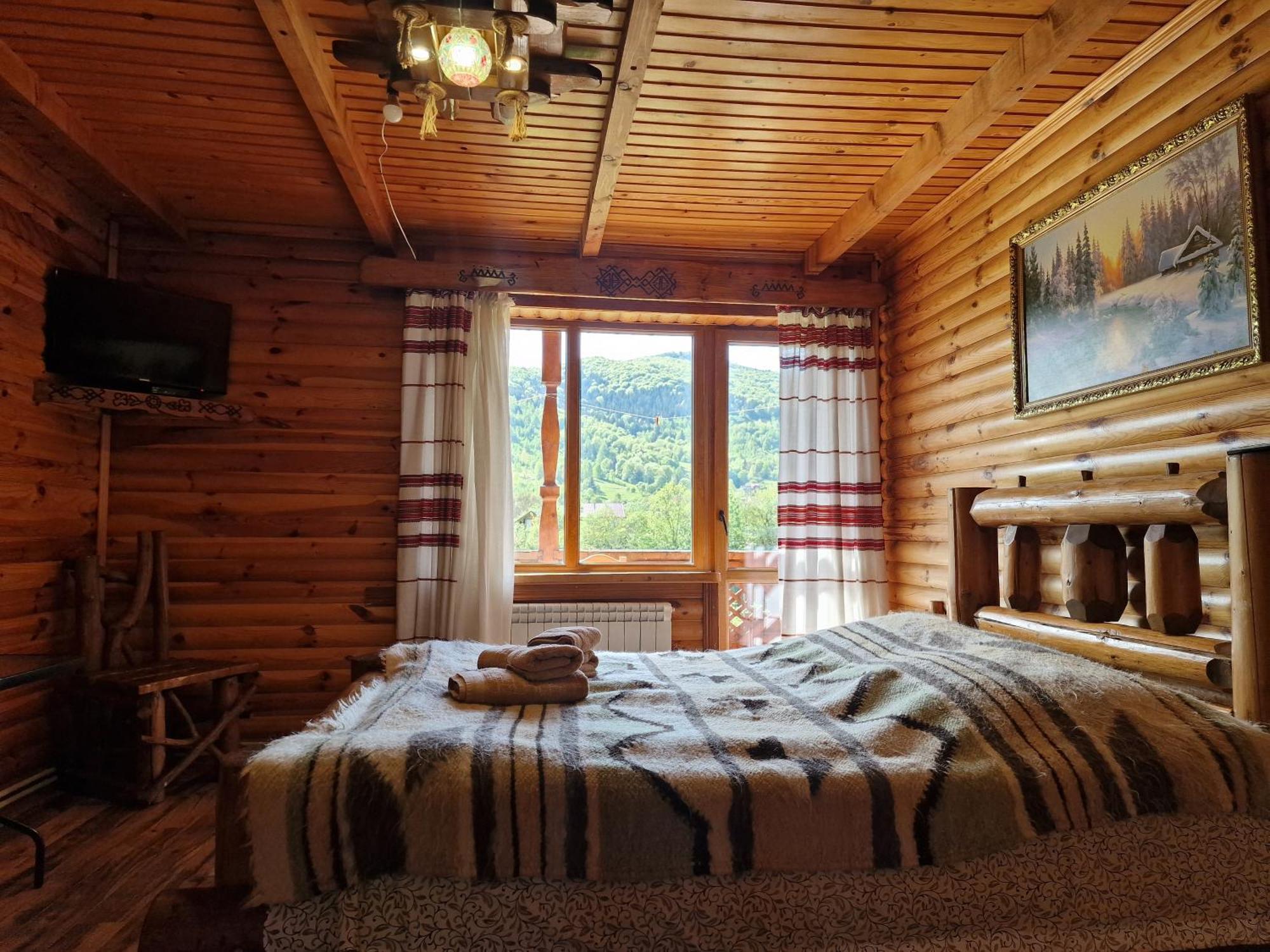 Гуцульська Хата Hotel Yaremche Exterior foto